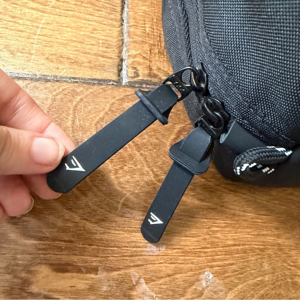 Gymshark Everyday Mini Holdall Black Gym Bag - Picture 6 of 9